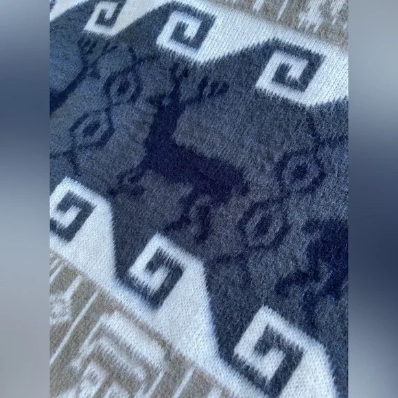 Men's Geometric Pattern Sweater - Navy and Beige - Picture 7 of 7